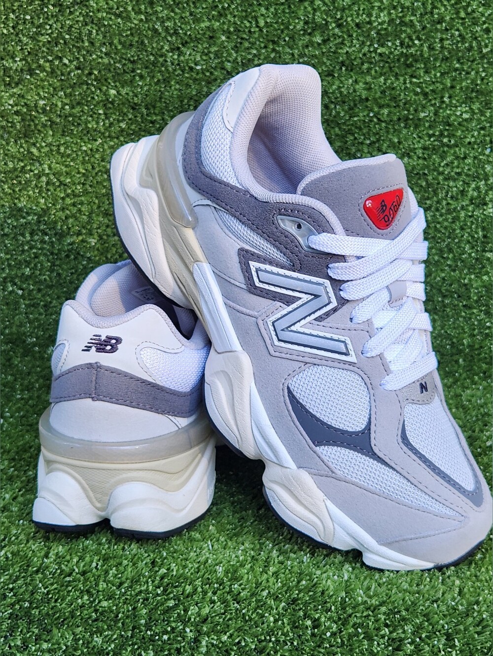 New Balance 9060 Boys Size 5.5 Youth Gray Running Leather Comfort Sneakers Shoes